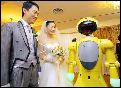 Человекоподобный робот впервые провел свадьбу