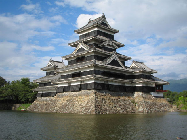 Карасу-дзё Вороний замок в Мацумото