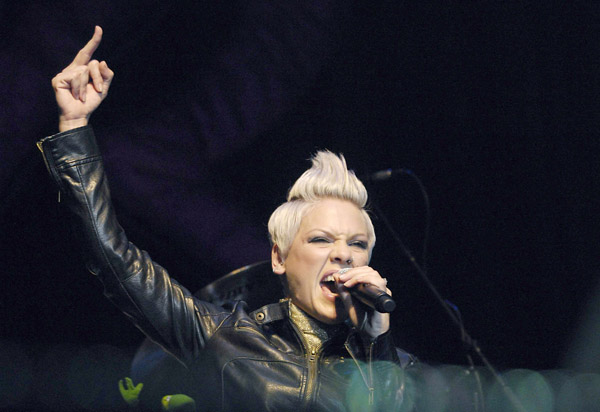 pink edinburgh i am not dead tour