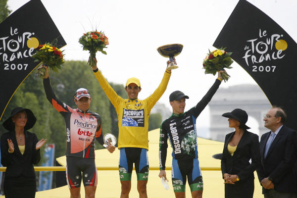 Победителем ежегодной велогонки Тур де Франс тал испанский гонщик Альберто Контадор