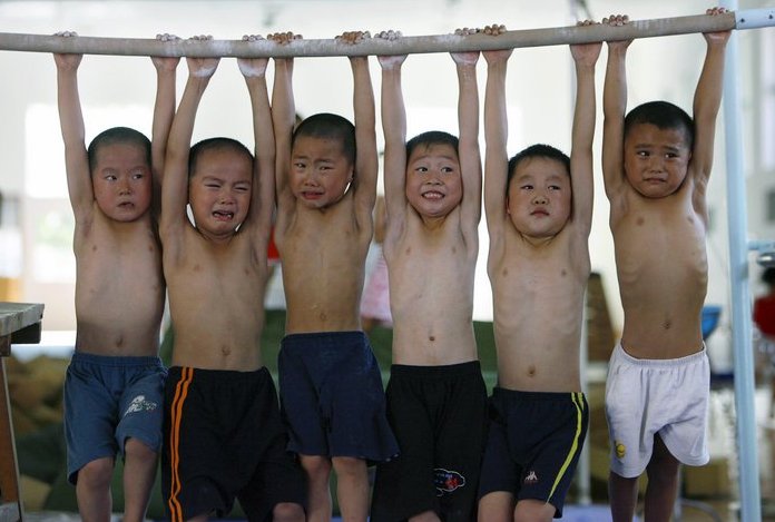 китайские дети на занятиях Школы Юного Спортсменов