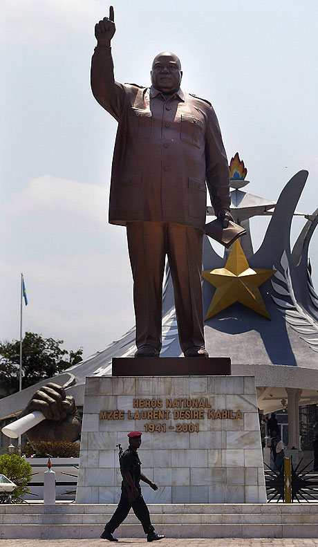 Памятник президенту Конго Лорану Кабила в Киншасе