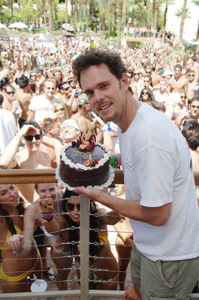 kevin dillon birthday party rehab beach club кевин диллон отпраздновал свой день рождения