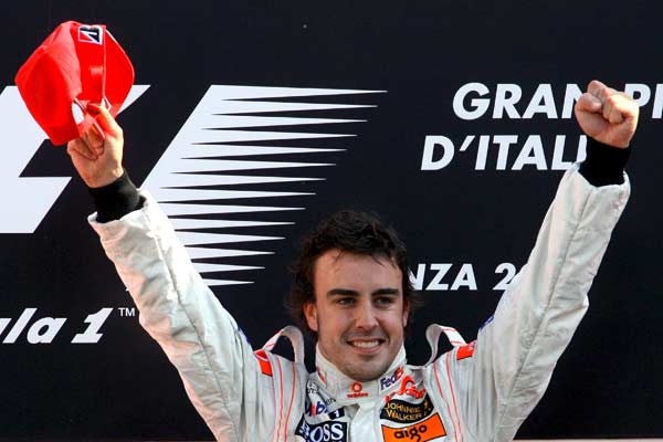 фернандо алонсо выиграл гран-при италии на автодроме монза