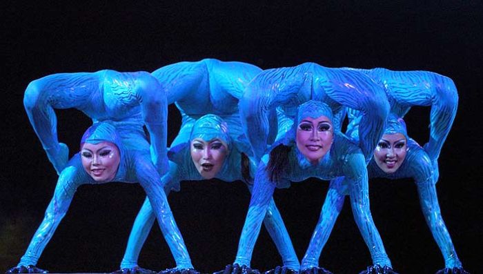 акробаты из монголии на фестивале циркового искусства в мексике