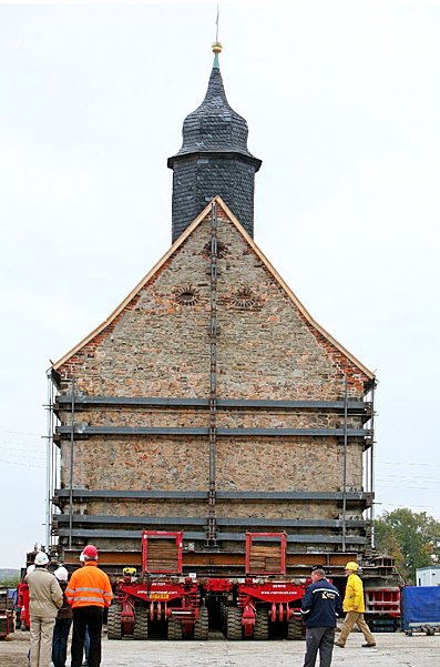Emmaus-Kirche была построена 750 лет тому назад и расположена в немецкой деревне Хойерсдорф Heuersdorf