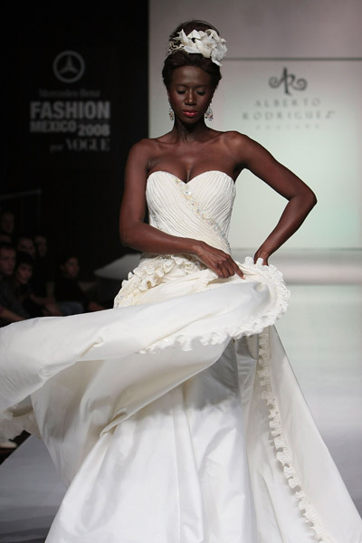 wedding dresses at mexico fashion week by blanca estela sanches