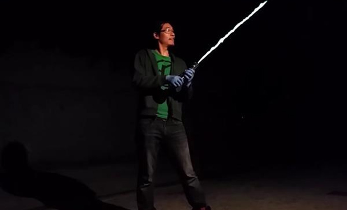 Настоящий световой меч Star Wars