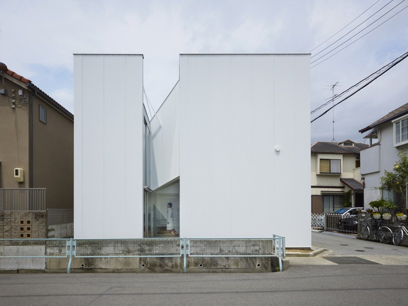 Кубический дом без окон в Японии
