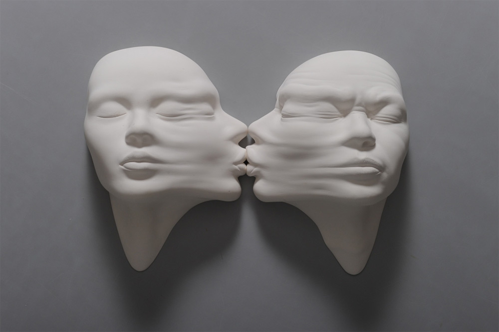 «Резиновые» лица из фарфора от Johnson Tsang 