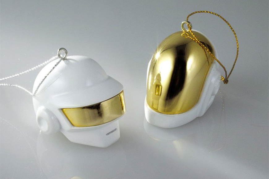 Новогодние игрушки в виде шлемов Daft Punk