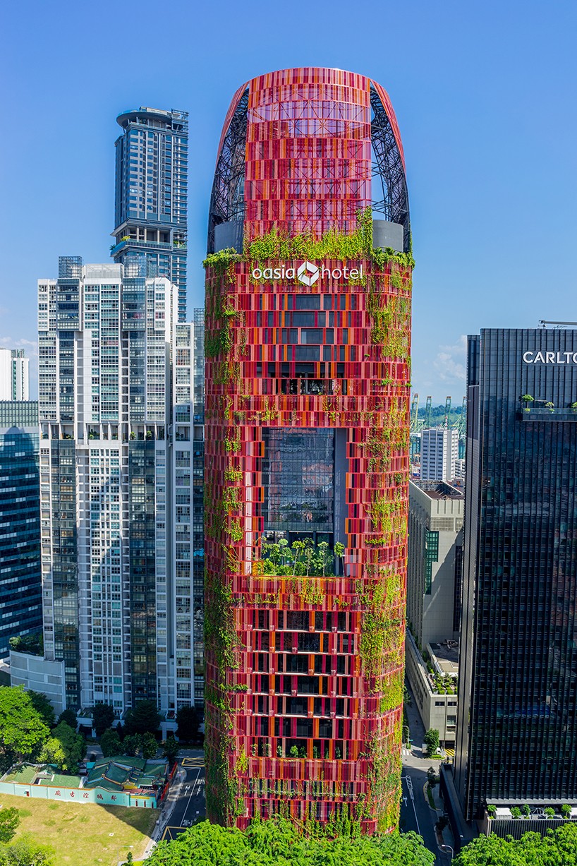 «Зеленая» башня Oasia Hotel в Сингапуре
