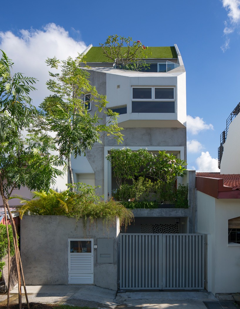 Частный дом с зелеными насаждениями в Сингапуре