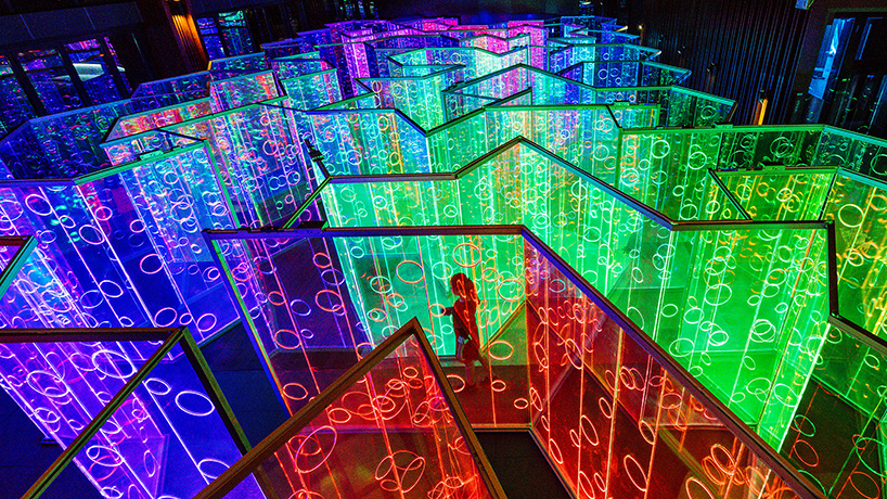 Радужный лабиринт на фестивале искусств в Китае