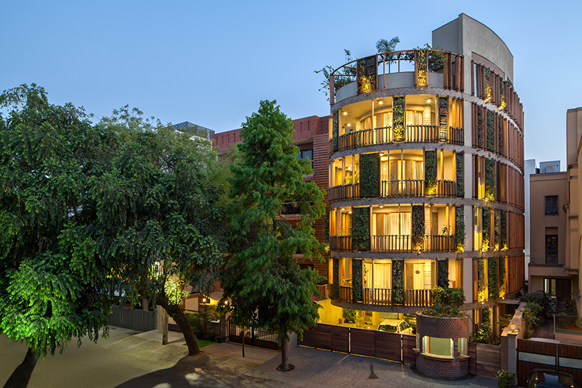 Жилое здание округлой формы в Нью-Дели
