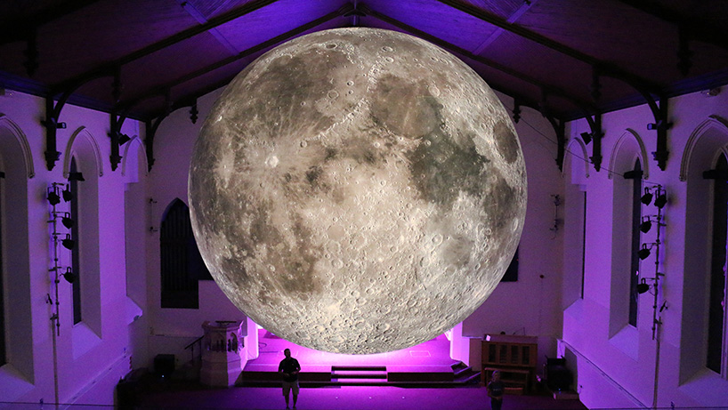 Точная копия луны размером семь метров