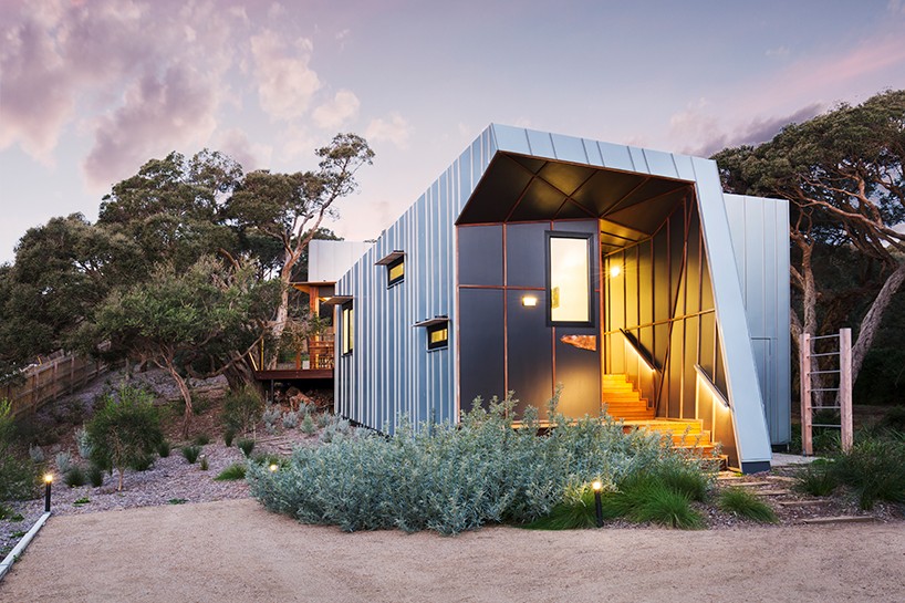 Компактный дом на берегу в Австралии