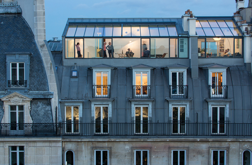 Квартиры на крыше в заднии 19-го века в Париже