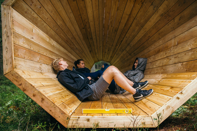 estonian-students-forest-megaphones-library-rooms-voru-county-designboom-01.jpg