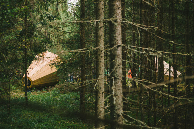 estonian-students-forest-megaphones-library-rooms-voru-county-designboom-15.jpg
