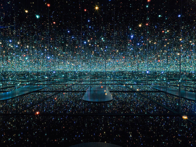 yayoi-kusama-infinity-mirrored-room-the-souls-of-millions-of-light-years-away-2013.jpg