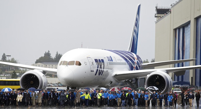 Boeing начал поставки самолета 787 Dreamliner