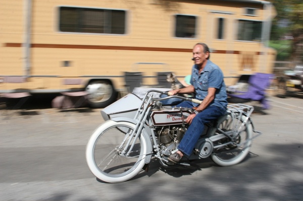 Harley Davidson с коляской