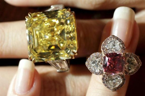 кольца с бриллиантами и другими другоценными камнями на аукционе christie's