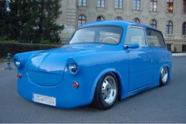 юбилей trabant trabi - нелепый миниавтомобиль из восточной германии