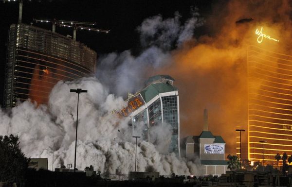 в лас-вегасе разрушено казино и гостиница new frontier hotel and casino