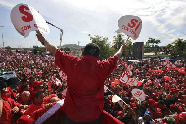 president hugo chavez venezuela - уго чавес за конституционную реформу - больше власти и социализма