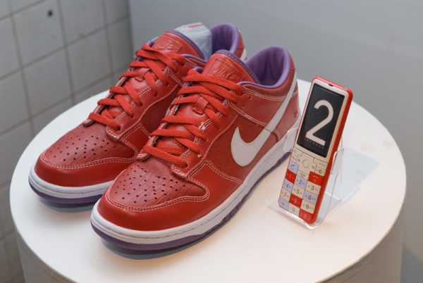 Новые кроссовки Nike в поддержку Infobar 2