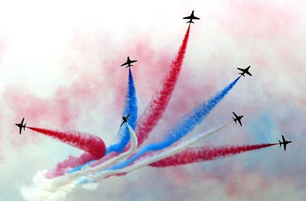 britishi_royal_airforce_aerobatic_team_red_arrows1.jpg