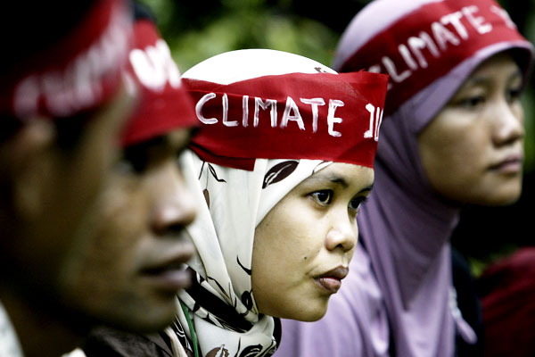 женщина с повязкой на голове climate change