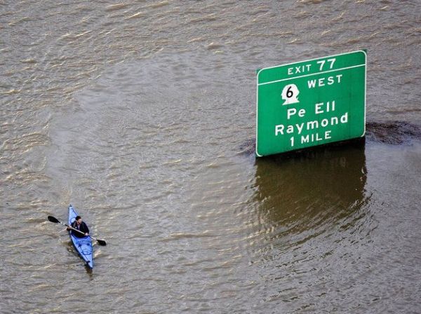 flooded highway in washington - затопленное шоссе штат вашингтон
