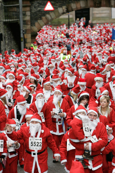 guiness world record santa-claus gathering in one place