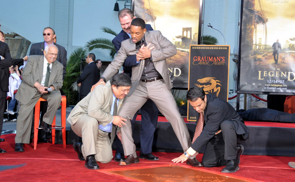 willsmith_footandhandprint_ceremony06.jpg