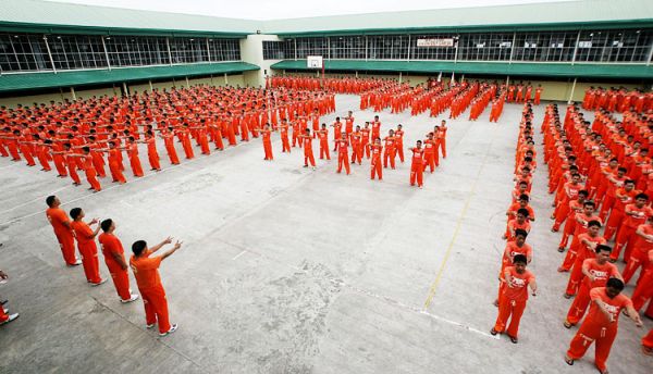 prison_dancers02.jpg
