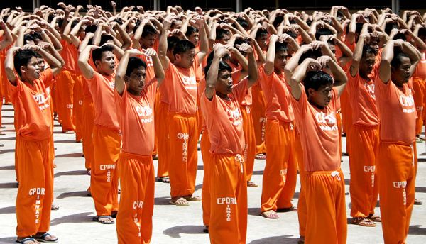 prison_dancers03.jpg