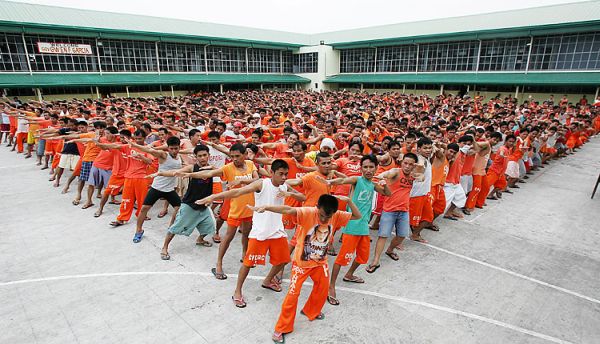 prison_dancers05.jpg