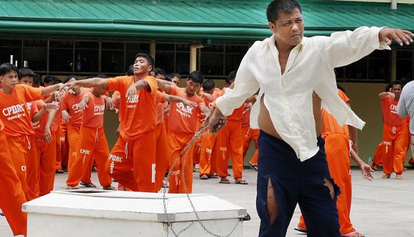 prison_dancers06.jpg