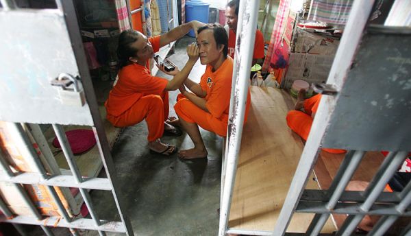 prison_dancers09.jpg