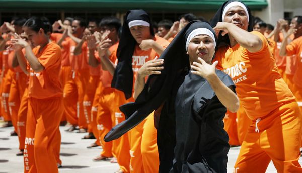 prison_dancers10.jpg