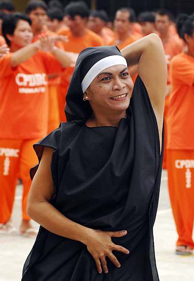 prison_dancers11.jpg
