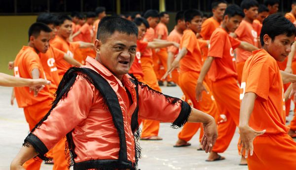 prison_dancers12.jpg