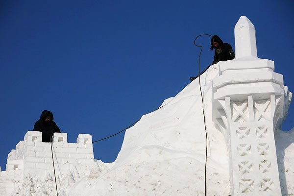 InternationalSnowSculptureArtExpo05.jpg