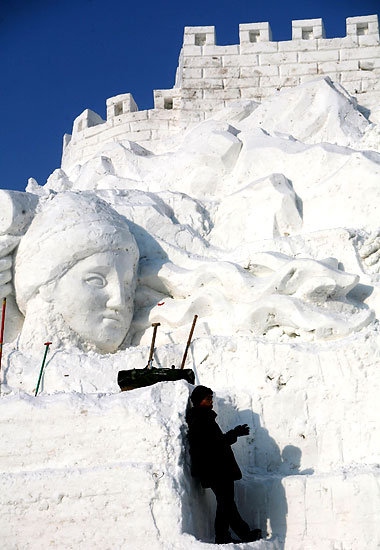 InternationalSnowSculptureArtExpo06.jpg