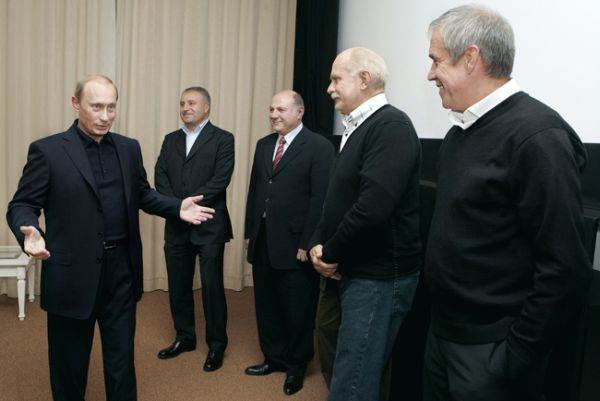 Владимир Путин на встрече со съемочной группой фильма 12 Никитой Михалковым Сергеем Гармашем