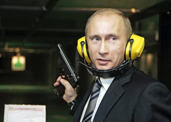  Путин пострелял из пистолетов Макарова и Стечкина
