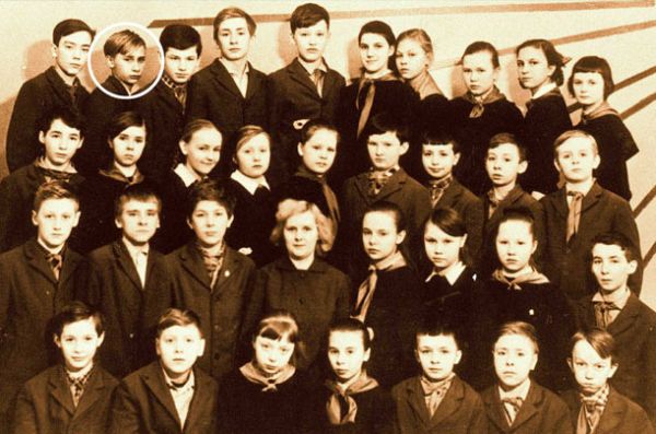 Владимир Путин детство 1966 года - На этой школьной фотографии Владимиру Путину 14 лет